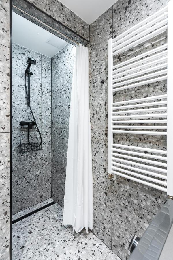 Luxury Peaceful Apartment By The St Stephen'S Basilica Budapest Exterior photo