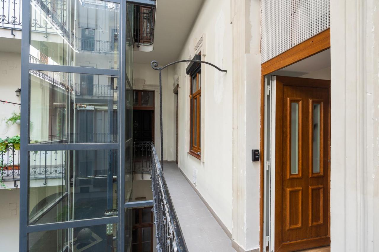 Luxury Peaceful Apartment By The St Stephen'S Basilica Budapest Exterior photo