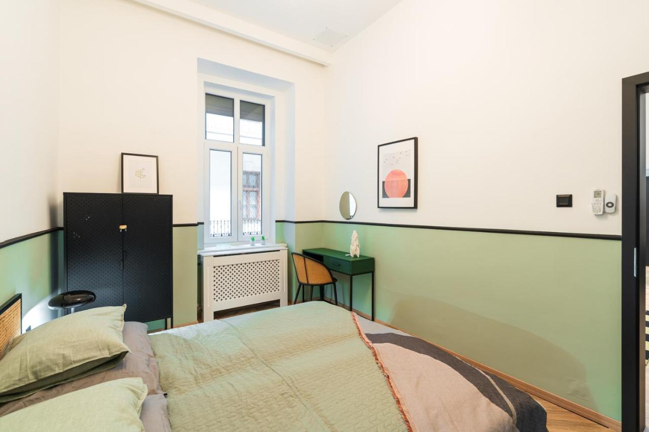 Luxury Peaceful Apartment By The St Stephen'S Basilica Budapest Exterior photo