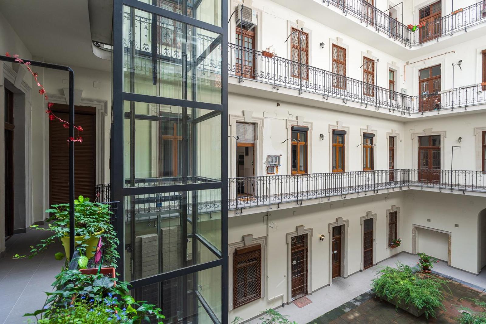 Luxury Peaceful Apartment By The St Stephen'S Basilica Budapest Exterior photo